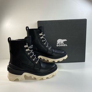 SOREL LACR UP BOOTS